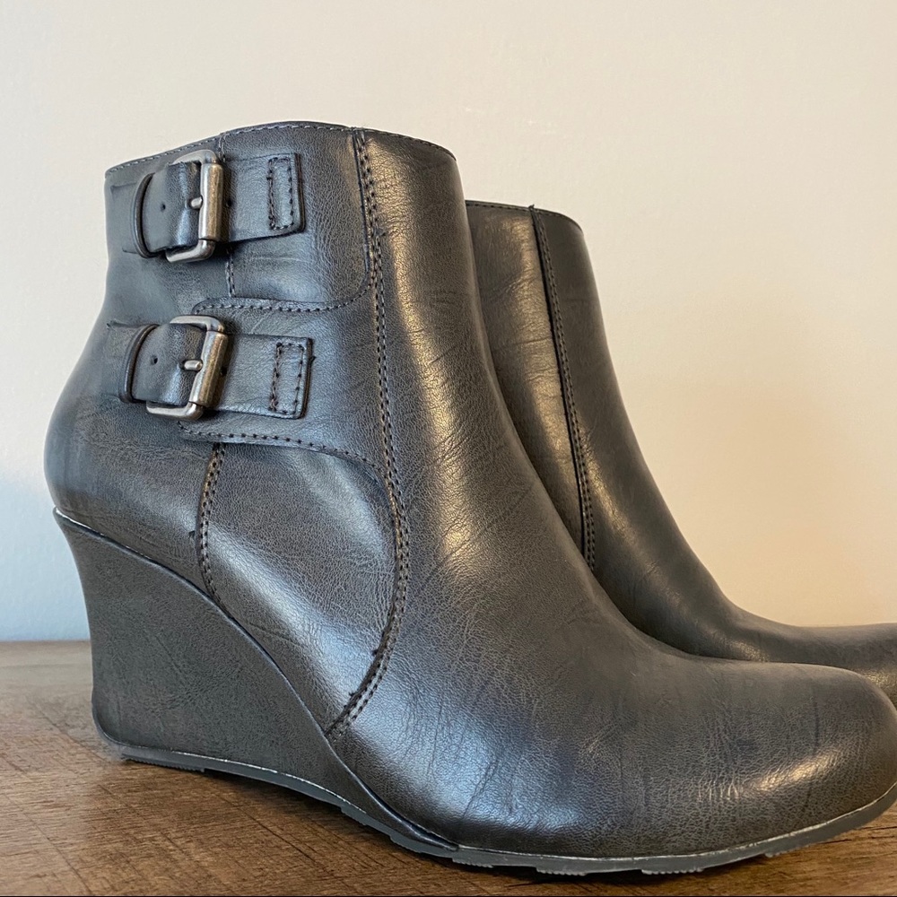 NWOT Gray Kenneth Cole Reaction Wedge Booties Sz 8